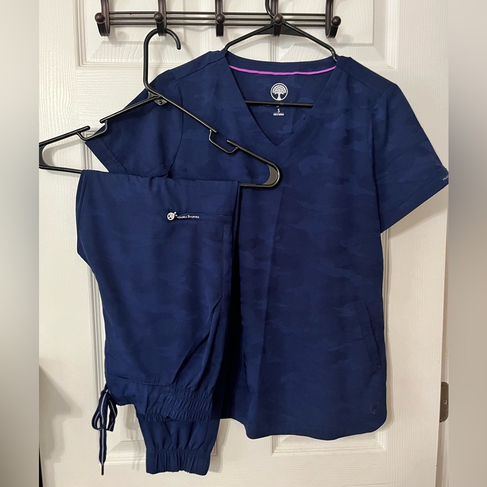 Healing Hands Purple Label Scrubs Top Journey & Scrubs Tate Jogger Camo Navy